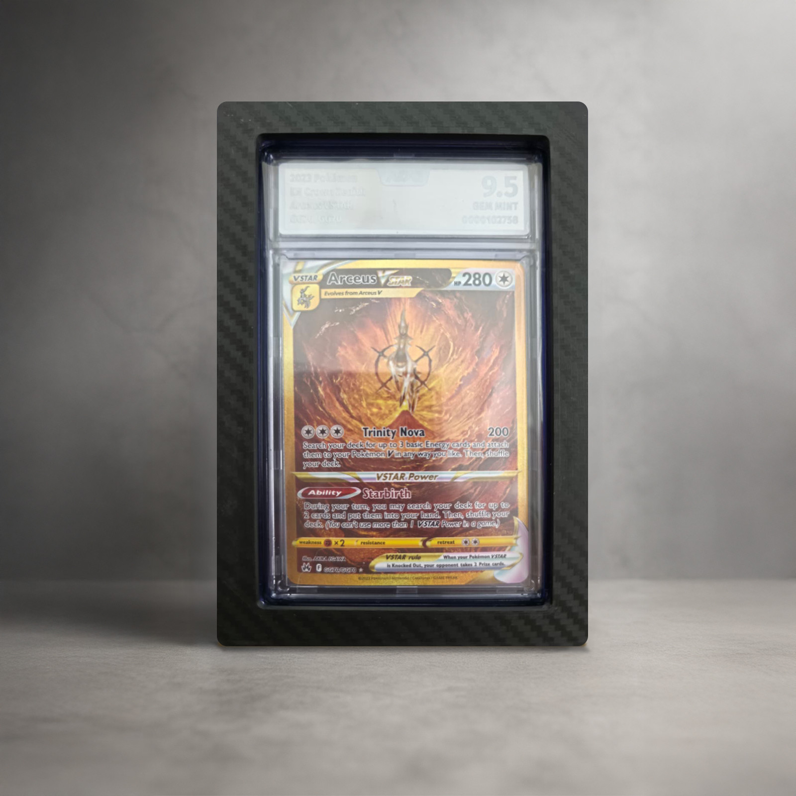 Wandhalterung für Pokémon-Karten – AOG Carbon TCG – Collector Gear bei TG Vault