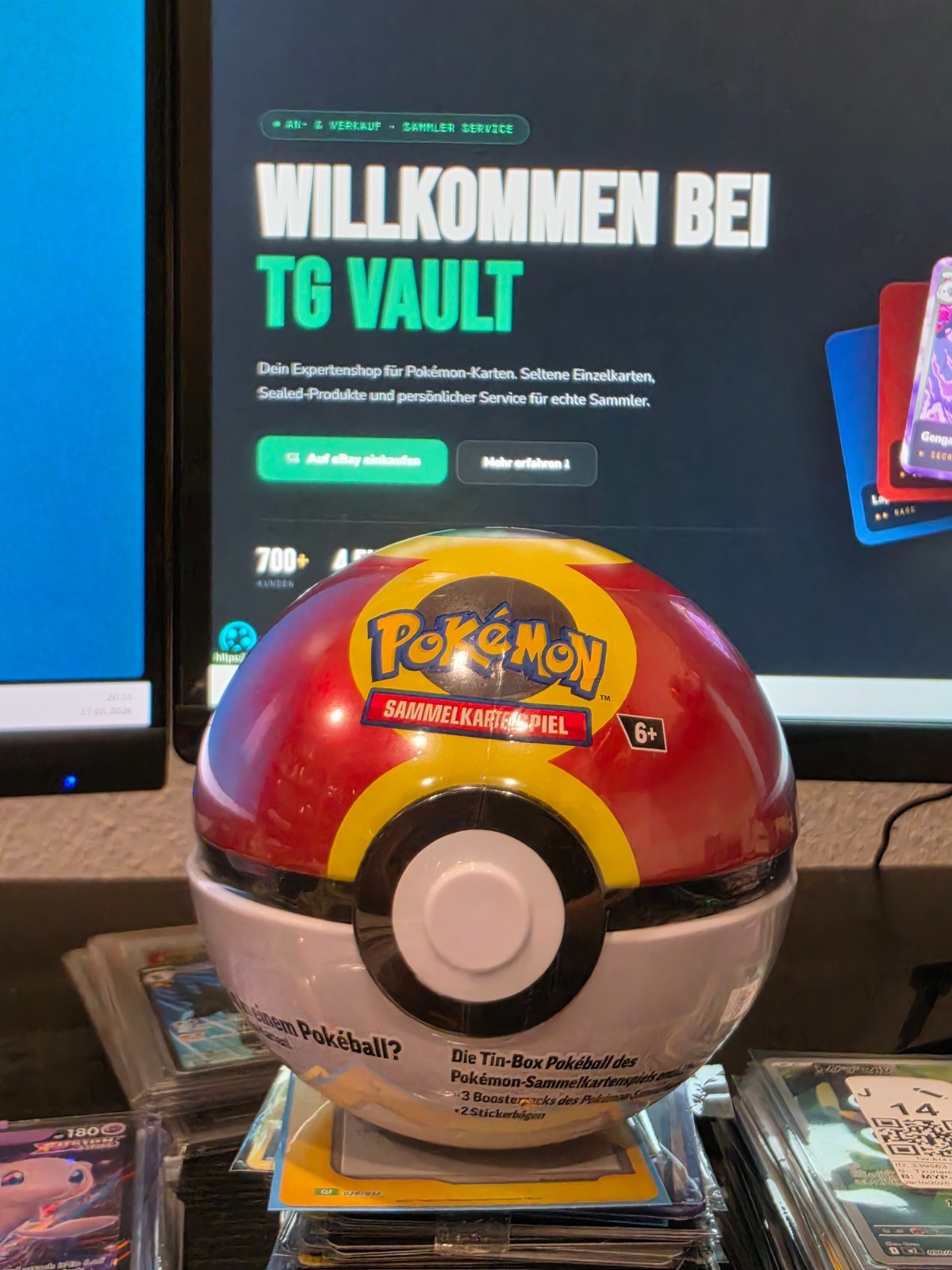 Pokémon Poké Ball Tin Box (Herbst 2025) Deutsch – NEU/OVP – Collector Gear bei TG Vault